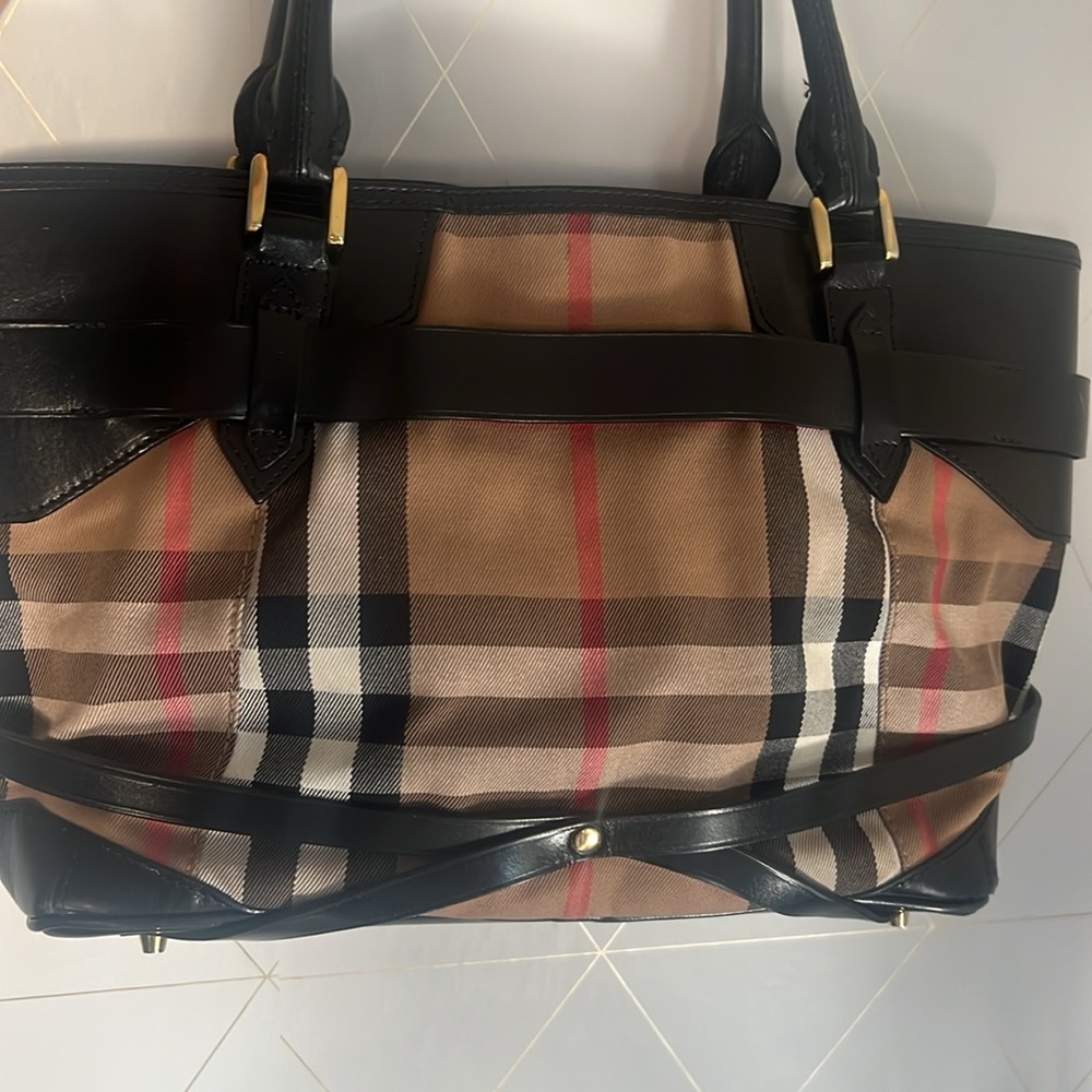 Burberry Shoulder Bag
Worn only couple of times - like Brand New - Picture 16 of 16